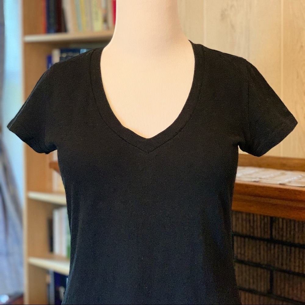 GAP V-Neck Tee